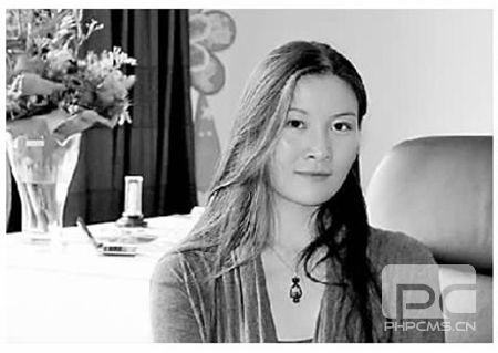 选择四踏板钢琴的白琳